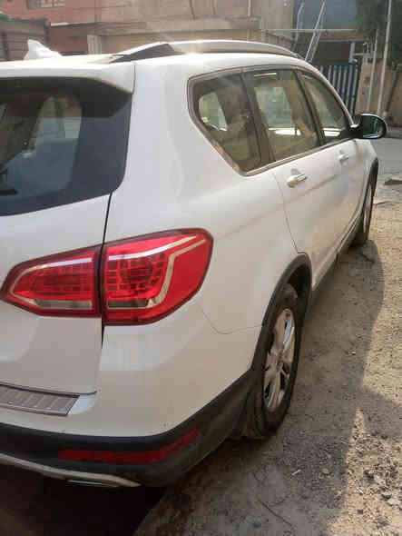 سلام عليكم 
سياره HAVAL H6 2016 
سياره معروفه بدون اي حادث 
بيهه شخوط خفيفه شوفت عينكم 
سياره نظيفه مال بيت 
ماشيه150
صدرهه جديد باتري جديد سياره كامله ما بيهه اي نقص 
عنواني : بغداد 
السعر : 125
رقمي : ***********
متواجد واتساب
