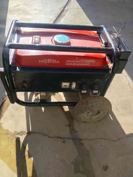 مولد هوندا نضافه 80 بلميه باتري سلف حبل فول شغل 15 امبير السعر 100 الف اتصل موجود ***********
