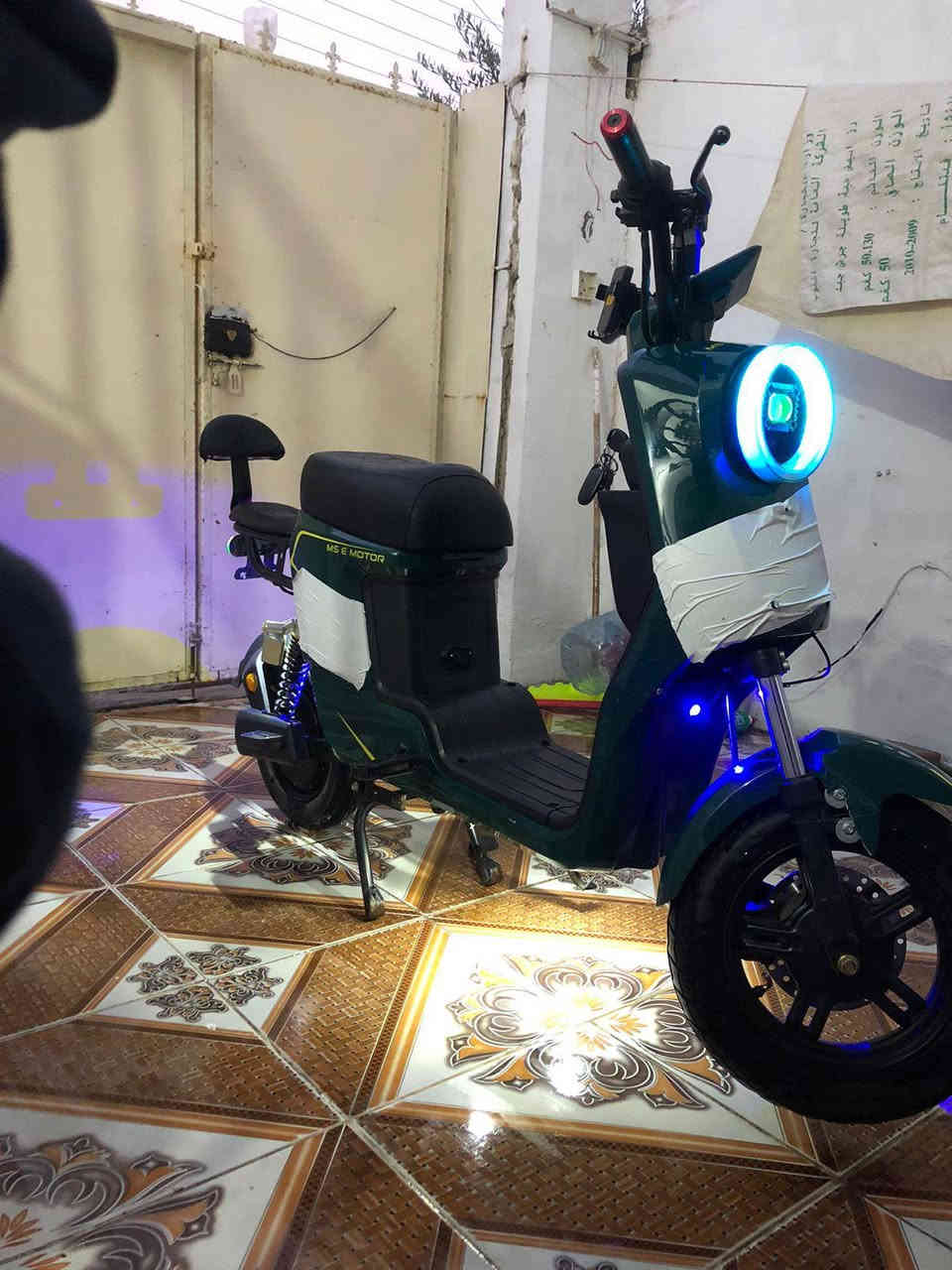 سلام عليكم دراجه شحن R9 نضيفه كلش بس جاملغ كدام بي كسر قليل بطاريات مفوله شرط الفحص كهربائية كله شغاله كل عيب مابيه دراجه اخو جديد سعر 400 بي مجال قليل 
مكان كركوك حي العسكري 
***********
