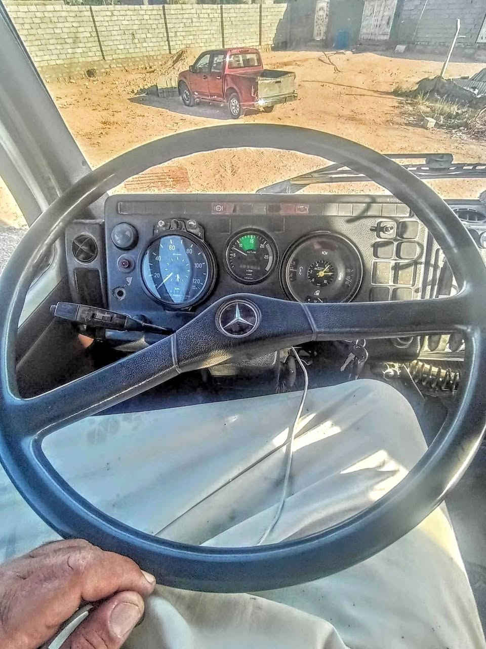 السلام عليكم البي البيع مديل 1981قماره جديده مال 86 مكينه 44 كير 160 مجموعه GF تخم تاير تبريد ثلج 🥶 رباط عدل رقم النجف 
مكان السياره النجف الرضويه 
السعر 330 الشراي ينتصل ***********
