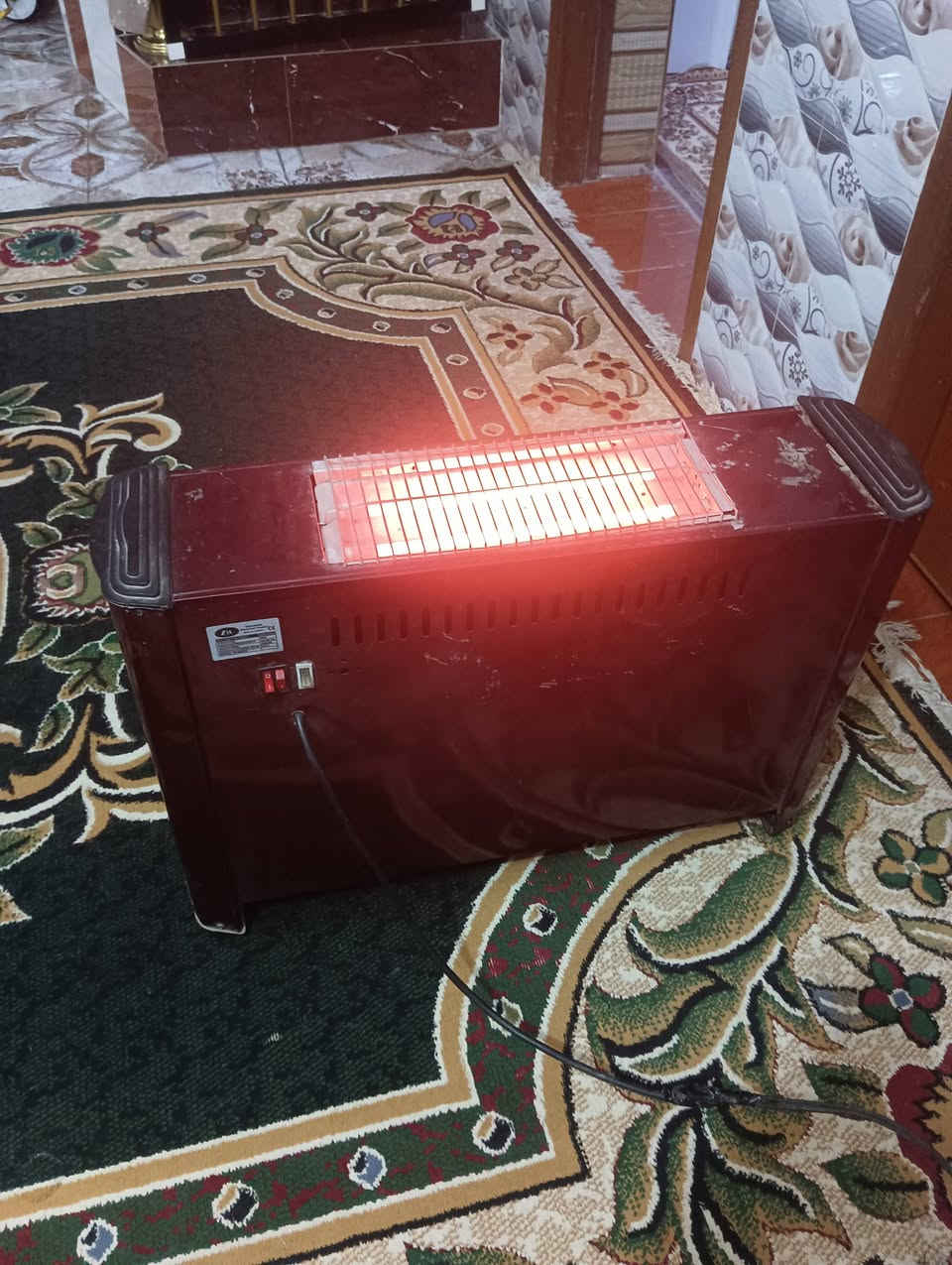 سلام عليكم صوبه كهربائيه 5شمعات حجم كبير مابيه اي نقص السعر 45وبيه مجال للشراي ***********
