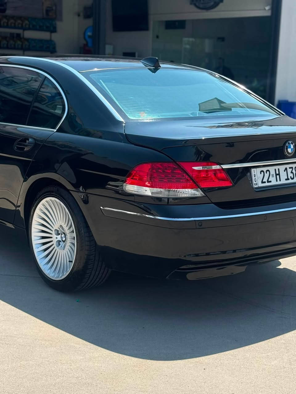 BMW باخر
موديل 2008 750Li

لون اسود

السياره فول مواصفات فقط بدون سلايد بدون سلايد 

تايرات ياباني تو سايز جديد+ ويل كب تايون جديد 

منظومه زنون جديده 

منظومة تبريد جديده 

غرفه جديده كشنات امامي تبريد وتدفئه ومساج

كشنات خلفي منفصل VIP تدفئه وتبريد

شاشه كار بالي 

كيجات دجتال 

صندوك كهرباء

بيه صبغ فقط هلال الجاملخ الخلفي الايمن

السياره جاهزه من كلشي والصور تحكم مكاني بغداد 

نقص برغي مابيه 

***********
السعر 15800 الف دولار
