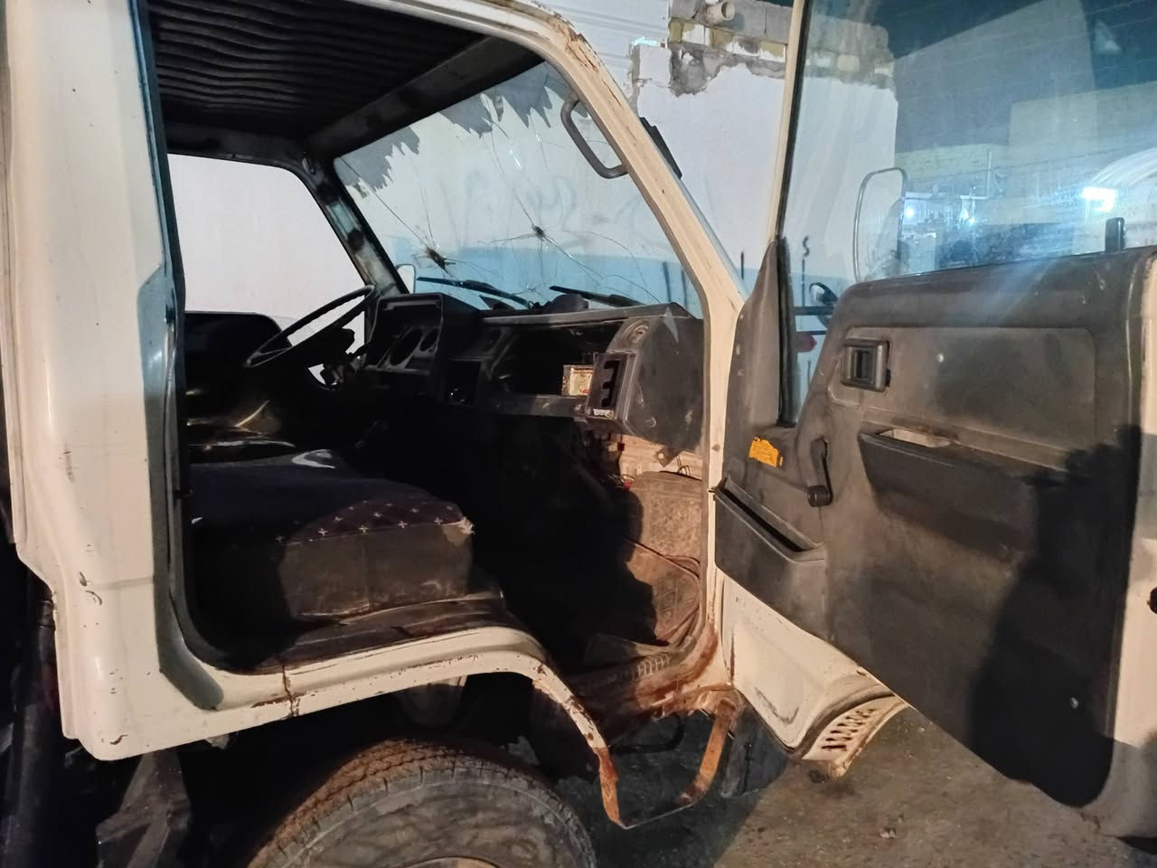 سلام عليكم كنتر تيوتة داينا قلاب بلادي دبل شاصي مكفول محرك يبخرB14 بدي مكفول رقم ميسان الماني مكاني العمارة 
رقمي ***********شراي رمشلي واني اتصل عليك
