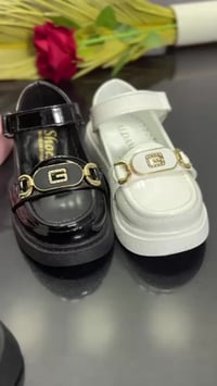 مقاسات ٢٥-٣٦ • لميع كريستال • جملة فقط