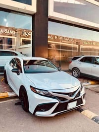 للبيع فقط👇🏻 كامري 2022 XSE كشنات هيتر  تدفئة ستيرن  هندبريك كهرب  اوتو...