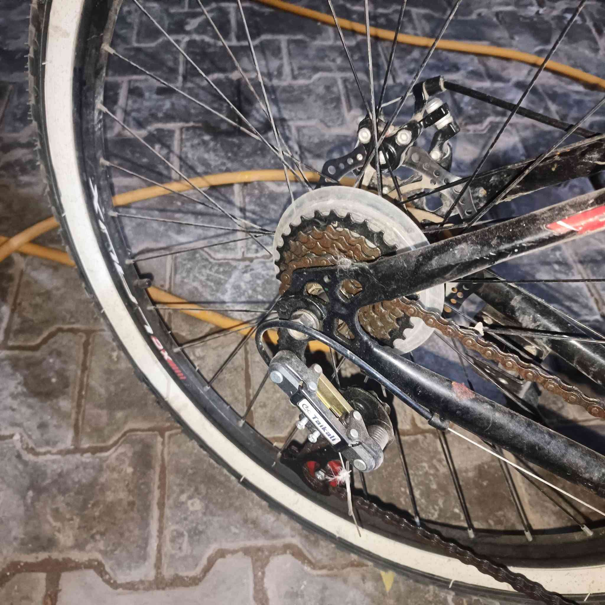 سلام عليكم ورحمة الله وبركاتة 
باسكل رياضي نضيف وجديد اغراض اصلية 
السعر پـ225وبي مجال 
مكاني النجف حي نصر 
لي تواصل هاذا وتساب ***********
