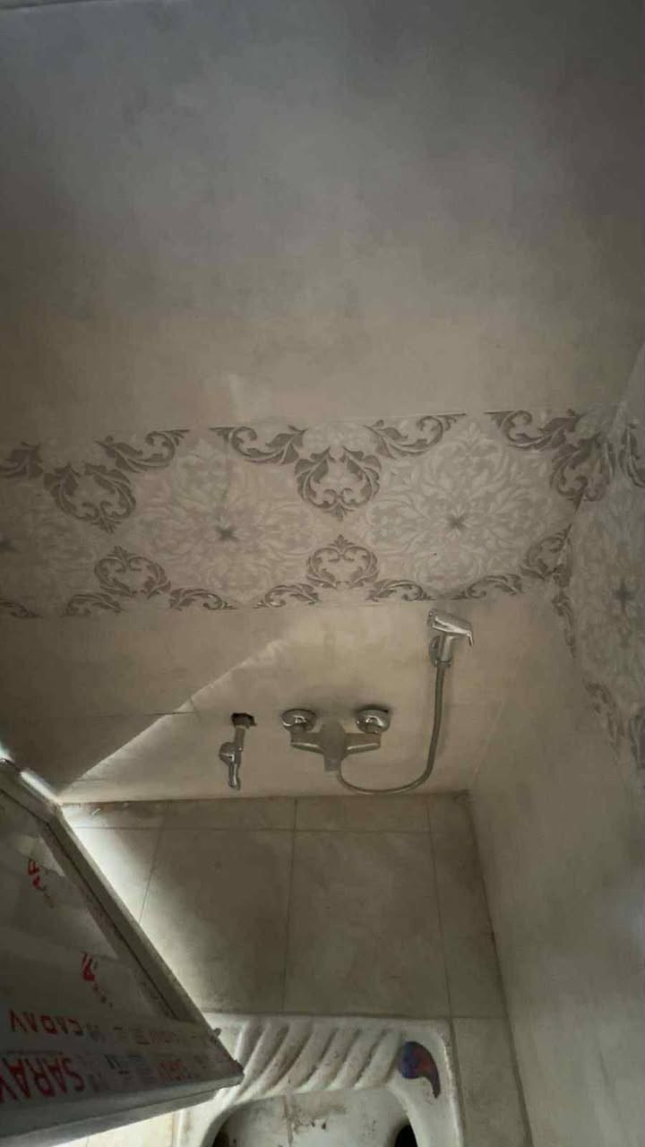 السلام عليكم بيت مساحه 50 متر للبيع يحتوي 3 غرف وصاله ومطبخ وحمامين غرفه سويت بناء حديث الزراعي شارع ابو دهن خلف الطوارئ استفسار خابر *********** /***********
