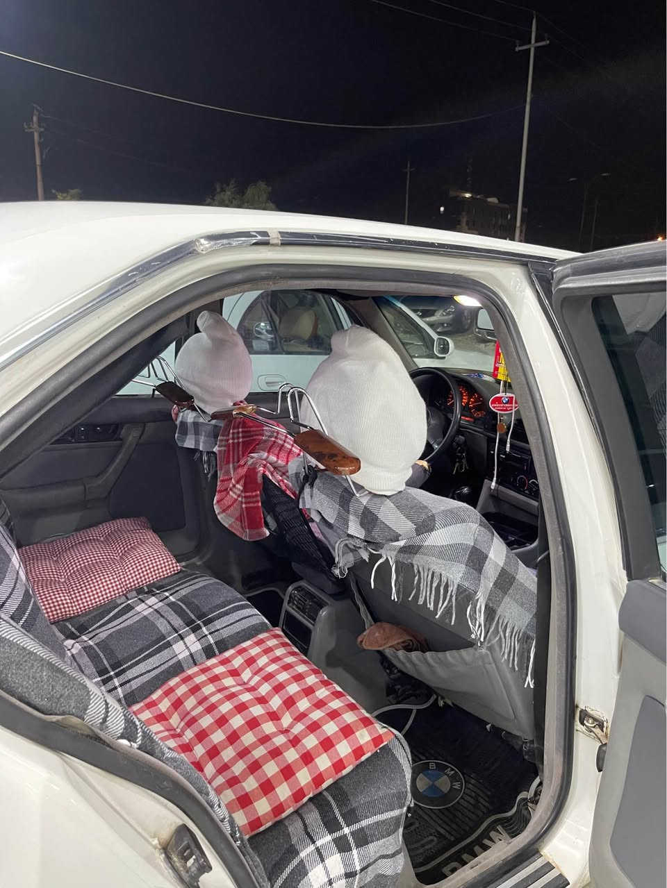 BMWمۆدئل ٩١سەیارەکە جاهیزە عیزام سبوخەلەبۆ جوانی سەیارەکو هەتا بلئی بەقوەتە لەقوەتی خۆی بئزارە تەبرید لە سلۆری چار جام کارەبا مکینە ٥٢٥جەمپەکی خفیفی پئشی هەییە وەکالەی بەناویخۆمە ٤ورەقە خرامەی لسرە موشتەری نی سەرم مەیشئنە هەمو شتئکم نوسیوە تەقەو رەقەگ تئدانییە تەعمیری دەستیخۆمە ***********
*********** أربيل, العراق
