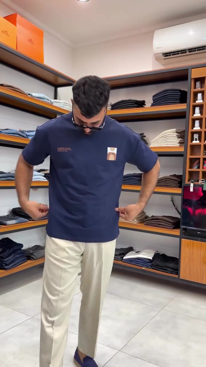 تيشيرت قطني منشأ تركي🇹🇷🧵
3ألوان

#اكسبلور_explore #أزياء #fashion #ملابس #موضة


**إذا كنت صاحب هذا الإعلان وتريد حذفه لأي سبب، رجاءا أرسل رسالة إلى الدعم الفني**
