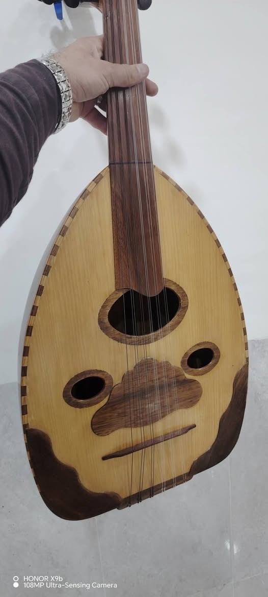 عود صناعة عراقية الصوت روعه شرط الفحص عنواني البصرة ابي الخصيب *********** السعر 600 وبي مجال
