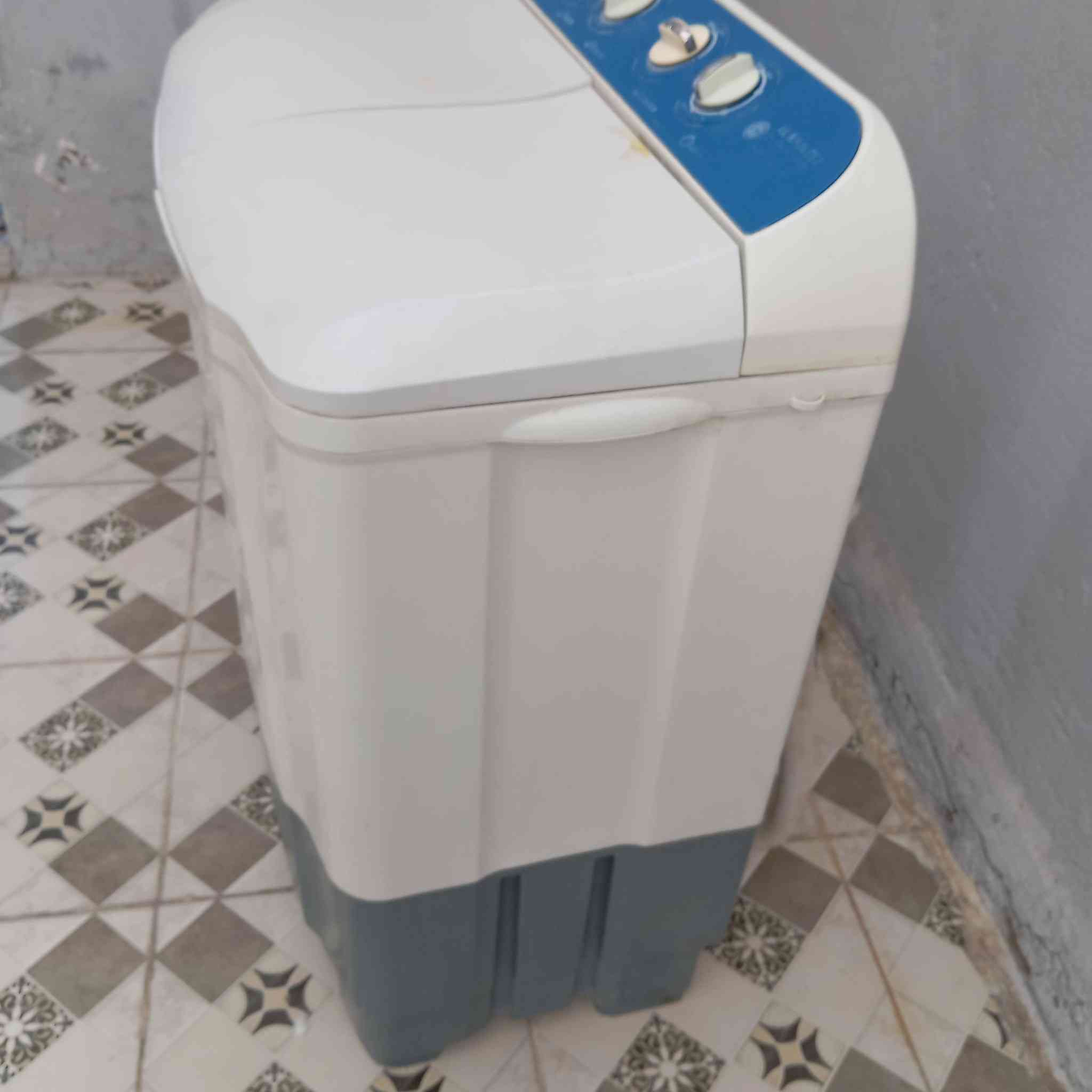 غساله شغله مابيه شي تجي تفحصها وتقتنع بيه يله تأخذه السعر 75مكاني بابل الثورة ***********
