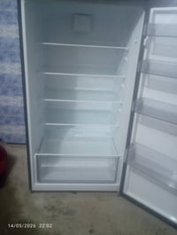 ثلاجه للبيع صار لها يومين سبب الظرف اتصال واتساب 600 وبيها مجال 077551...