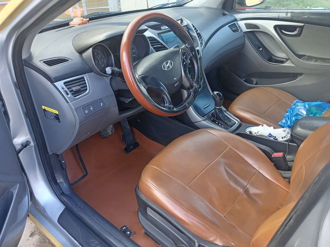 السلام عليكم وربي يحفظ الجميع اخوان
عندي هاي النترا 2014 امريكي سياره جاهزه وكامله ع الاخر وبالعافيه ع الياخذها  معروضه للبيع او المراوس بسياره خصوصي فقط.. شعندك نزل او اتصل *********** خط او واتساب
