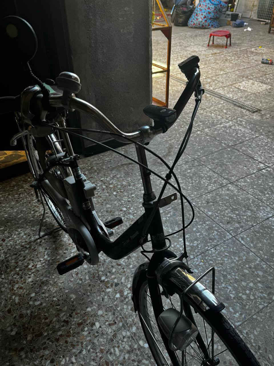 السلام عليكم بايسكل بناتي بنسونك مساعد شحن جديد وكلشي بي بلادي وشغال شاحنته والبطاريه ويا والبطاريه ليثيوم جديده كل خلل مابيها سعره 250 مكان بغداد *********** غير متواجد على الفيس
