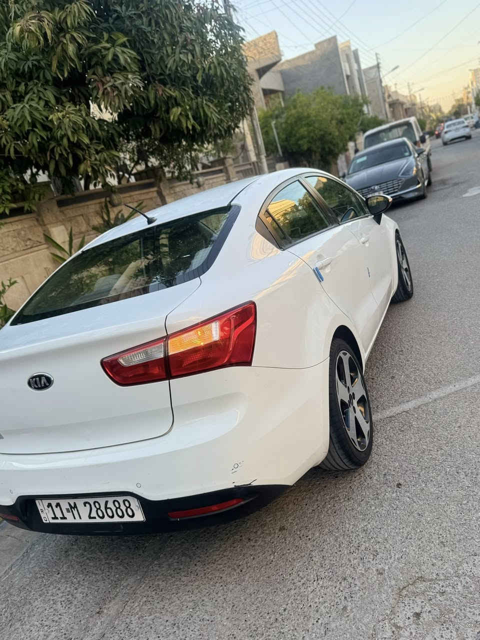 السلام عليكم كيا ريو خليجي موديل 2014
محرك 1600دوش 
رقم بغداد شرط التحويل 
مكينه كير كله بشرط مامفتوح 
السياره بيه باب السايق وشويه من الباب الخلفي مبواك 
السياره جاهزه اي نقص مابيه تبريد حداديه صدر 
مواصفات 
تحكم سترين 
اشاير مري مري شفط  
حساسات خلفيه 
كأمره شاشه 
نظام ايكو اقتصادي 
داخل لونين 
العنوان بغداد 
الشراي يتصل ***********
السعر 94بيه مجال
