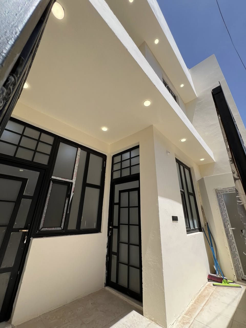 🏠دار للبيـــــــــــع

فـٓـــي حــــــي الطيـــــارة بدايـــــــة شــــــارع 25 فرعـــــــي
_________________
المساحــــــة // 118.5م #طابـــــو #زراعـــــــي #صــــــرف
الواجهـــــــــة // 6.75م
النـــــــــــــــزال // 17.5م
_________________

🧱🏗️ #الطابــــــــــــــق #الأرضـــــــــــــي
غرفــــــــــة وصالـــــــــة وهـــــــــول ومطبـــــــــخ ومجمــــــــــــع صحيــــــــــات وطارمـــــــــــة وصحيـــــــــات خارجيــــــــــة  ...
🧱🏗️ #الطابــــــــــــــق #الثانــــــــــــــــي
غرفتيـــــــــن وهــــــــــول ومجـمــــــــع صحيـــــــــات ...
_________________
____________💲
للأستفســـــــار عــــــن السعــــــــر يرجـــــــىٰ تـــــــرگ تعليـــــق (السعــــــــر) #وسيتــــــم #الـــــرد #خــــاص
____________💲
_________________
#مكتـــــــــب
          🧱🏗️أمــــــــلاك بابــــــــل للعقـــــــار🧱🏗️
#الكائـــــــــن
   شارع_الكرامة_قرب_الضريبة_مقابل_التخطيط_العمراني
         ***********📞☎️📞***********
_____________________________________________
