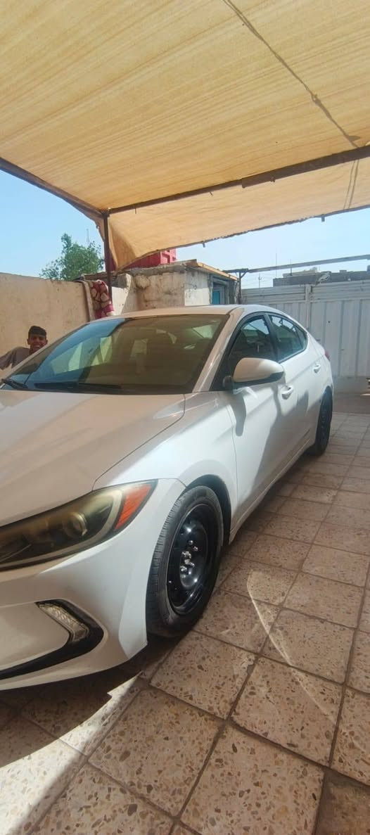 سلام عليكم
سياره للبيع وارد امريكي موديل 18 محرك 2000دوش 
السعر 110 وبيها مجال قليل العنوان كربلاء حي الغدير 
للاستفسار اكثر ***********
