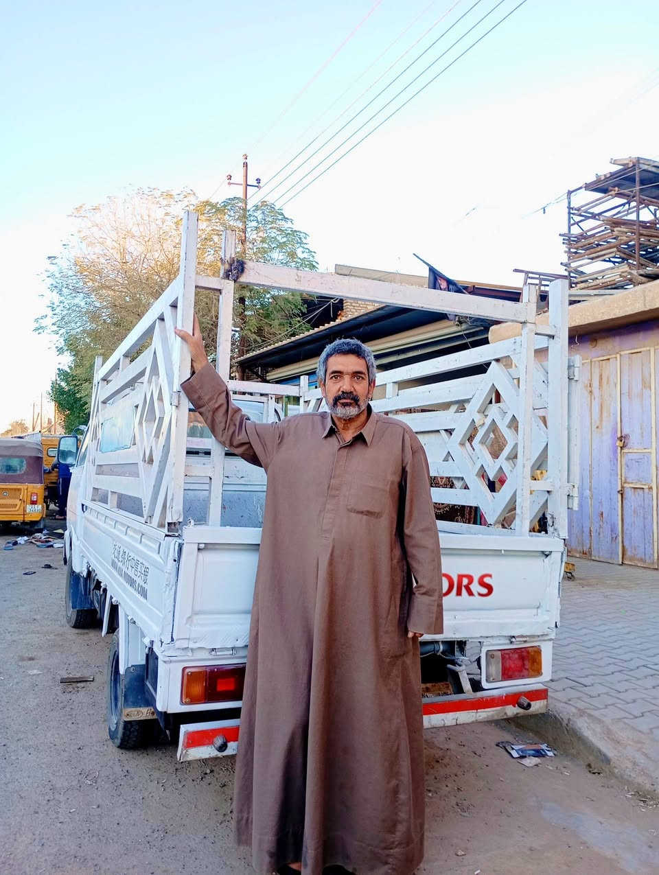 السلام عليكم كيا حمل نقل بظاعه أو اثاث أو تحويلة بيت داخل الحسينيه أو بغداد أو خارج  بغداد يوجد كادر عمل للتحميل والتفريغ ونجار لفتح وشد الغرف التركيه والصاج واتساب ماسنجر ***********
