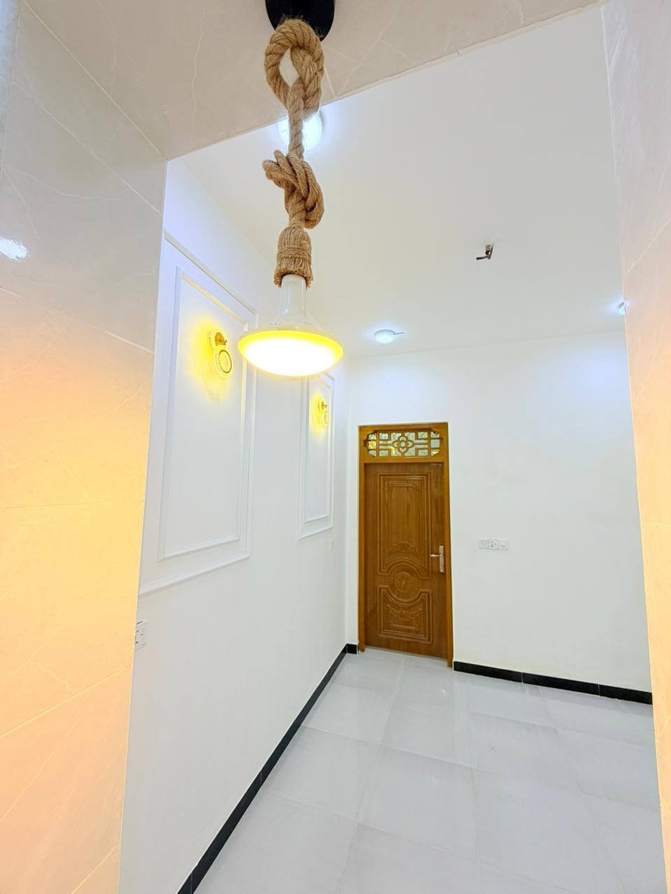 المساحه 50
💰 السعر: 28 مليون (قابل للتفاوض)
🏗️ البناء: طابوق  جمهوري
🏠 الأساس والسقف: صب كونكريت مركزي 

مواصفات البيت:
✅ غرفة نوم 
✅ صالة 🛋️
✅ مطبخ 🍽️ 
✅ صحيات 🚿

الخدمات المتوفرة:
🔹 ماء 💧
🔹 كهرباء ⚡
🔹 شوارع مبلطة 14متر  🚗
🔹 مدارس قريبة 🏫
🔹أنترنيت ضوئي 
🔹 خط مولده 
📍 الموقع: النجف – حي ميسان، شارع الزوار 
خلف سكلة الكرعاوي
📜 طابو زراعي (قرار 320 )مشمول بالتطويب 

📞 للتواصل: ***********

(ملاحضة ) متوفر لدينا كافة المساحات والدور  ألسكنية وعرصات
