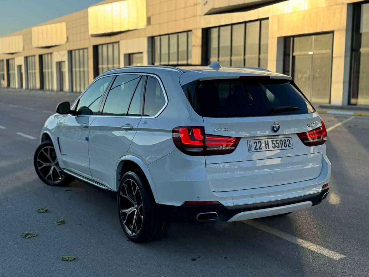 مكلف بالنشر يعني لا تدخلي خاص علمود هاي السيارة  لان ماعرف كلشي عنها 
السيارة بي ام اكس فايف موديل ٢٠١٤ 
فول مواصفات عروش 
كلين تايتل
محرك ثمانية سلندر دبل تيربو ام باور 
ماشية ١٧٠ الف حقيقي
تخم تاير ياباني درجة اولى جديد قبل شهر مشدود.
صدر امامي وخلفي بالكارتون قبل شهر مشدود. 
تخم فلنجات وتخم ديكات وتخم حساسات دسك كاه اصلي وكالة. 
شيال كاردن وكاردن قبل سهر جديد اصلي. 
سيارة مصروف عليها كومة فلوس وكله اصلي 
راديتر اصلي واتر بمب اصلي كله جديد
صيانة للمحرك بلك نوزل مجول  فلاتر تيربو وفلاتر محرك كله جديد اصلي وكالة
السيارة فول مواصفات
بصمة وبوب شفط وقمارة بانوراما ولايت اوتو داينمك
السيارة بالحقيقة احلى وكلش نظيفة ومصروف عليها. 
السعر ٢٢٥.
للتواصل 
رقمي ***********

اسيا
***********
