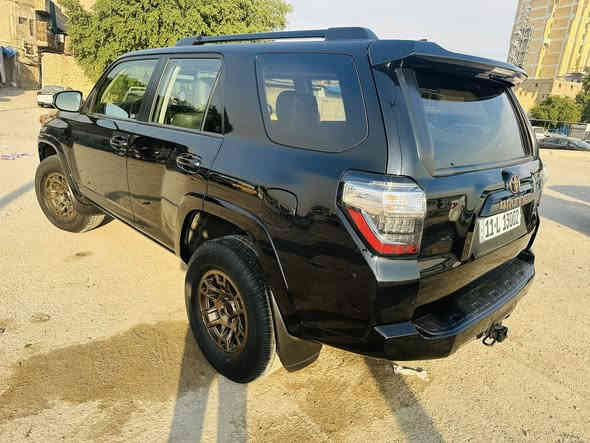 فوررنر اربعينيه ام الشعار 
مواصفات خاصه فول واحد على واحد
موديل 2023 داخل اسود
ماشيه 35000 كيلومتر
ويل ذهبي وكتابات ذهبي بلادي 
جلد وشاشه وسلايد 
وتدفئه مقاعد وستيرن تحديد مسار وقفل سرعه وفورويل وهواي مواصفات بعد 
حادثها جاملغ ودعاميه فقط بدون بنيد
 
***********
