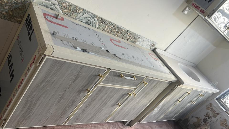 كنتور مطبخ جديد مامستعمل متر ونص المكان الزبير السعر 400 (***********
