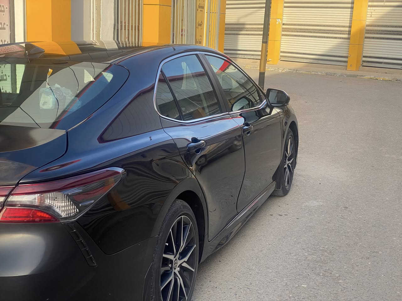 السلام عليكم    توجد سياره كامري موديل ٢٤ لون اسود se ماشيه  ٣٥ الف. بچم نظيف ما بيه اي ضرر. فقط   ضرر ب علامة تيوتا ب الصندوق  موجود الأصلي و موجود البديل 
 للبيع او مراوس ب هايلندر 
***********
