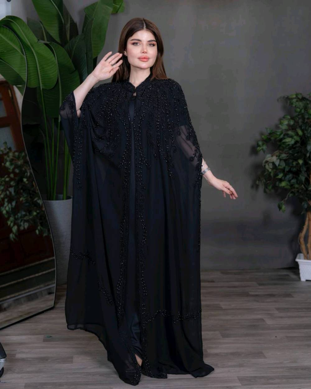 بشت 2 قطع
✨الأقماش شيفون الأصلي 💯
🪄الشغل شك يدوي(تطريز يدوي)🪡🧵
🎗️مڪون من 2️⃣ قطع  
 ⤶بشت
⤶فستان فيزون الأصلي👍
  
🎗️التلبيس :-من وزن 60 الى وزن 120
🎨🎨 الألوان :-
←أسـود فضي
←أسـود ذهبي 
←أسـود سـادة
←زيتوني
💸السعر 55 الف 