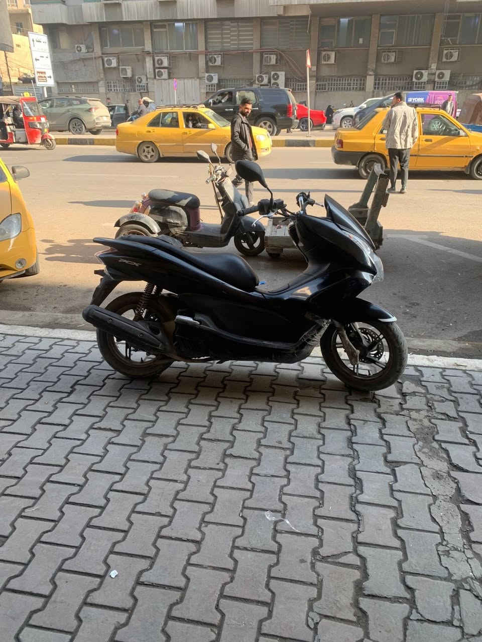 مكلف بالنشر وهذا رقم صاحب الدراجه الخاص مغلق
الشراي يتصل  ***********
للبيع بي سي اكس محرك 125 جيل اول ياباني لون اسود ماشيه 37 حساس ازدحام ستاند كهرباء دراجه نظيفه صارلها شهر من نازله 
السعر 14 ورقه
