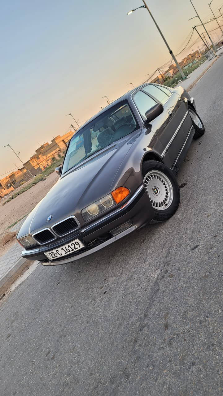 بي ام دبليو خفاش موديل 1995 حجم السيارة 740 السيارة بدون حادث گير ومحرك مكفولات
السعر 60 وبيها مجال 

***********
