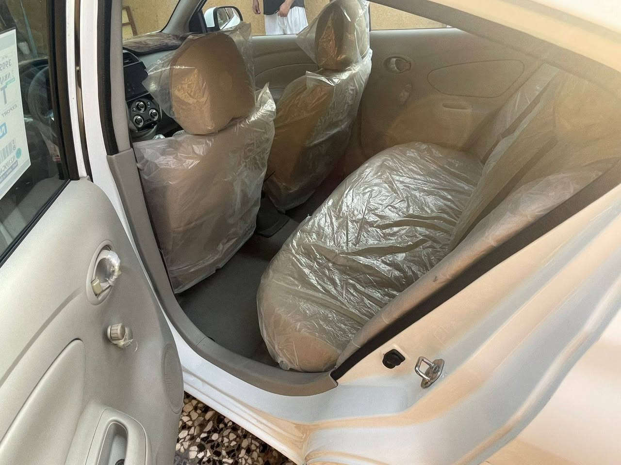 سلام عليكم نيسان صني 
سياره جديده مو٢٠٢١ سنويه بعدهي منتهيه سياره بيها بس بارد بل صندوك باقي كفاله سعر 115 رقم هاتف***********
