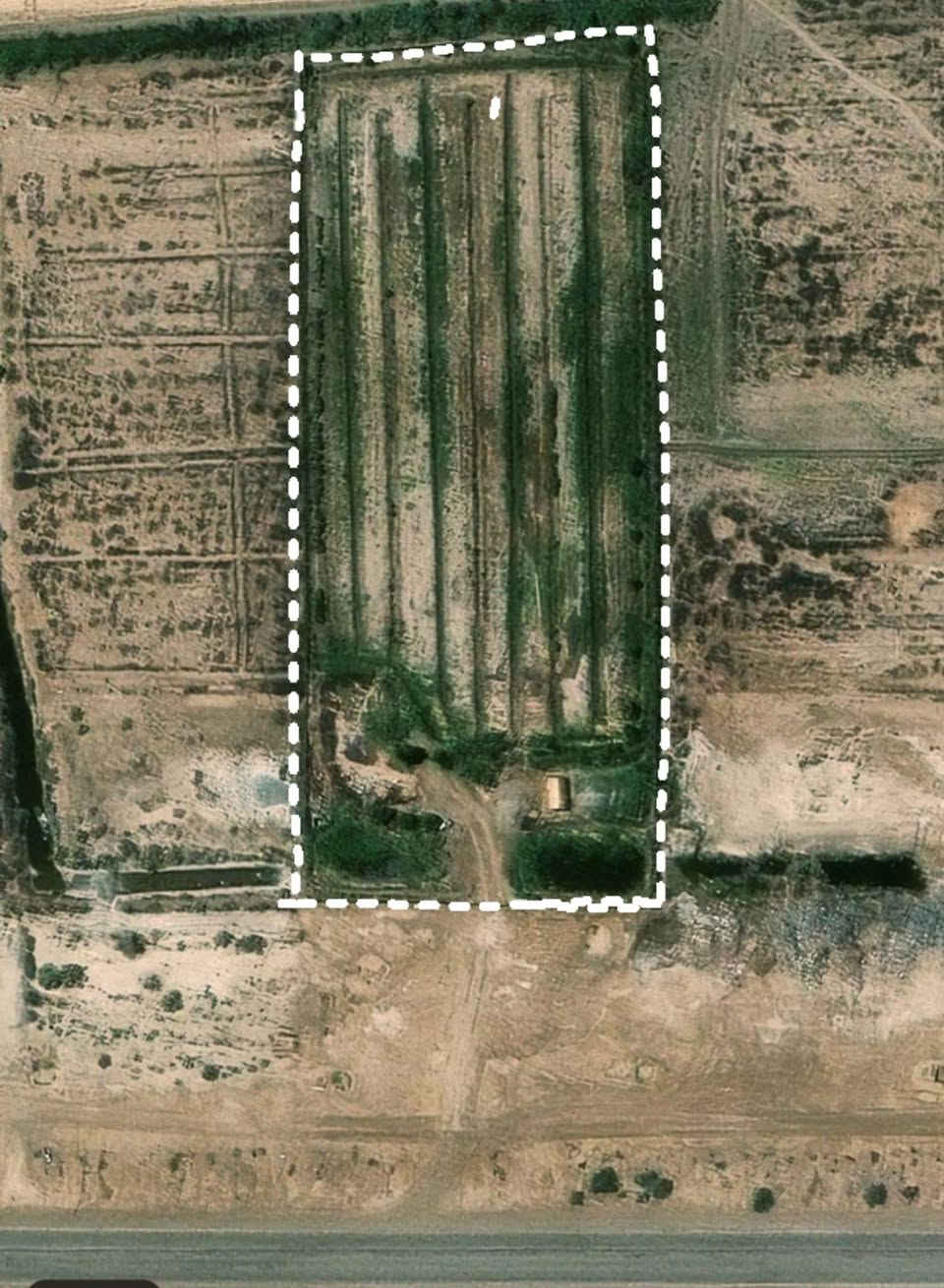 قطعة ارض المساحة( 1 )دونم  قريب على الشارع الصيني بجانب معمل تنقية البذور طابو (٢٥) يتحول بأسمك مباشرة (حق التصرف) مسيجة سياج BRC درجة اولى مدفونة ومزروعة نخل واشجار ولها حصه مائية وجه شارع الرئيسي المؤدي الى الصويرة. //ملاحظة دونم واحد موجود // مساحة وجه (23 ونص)
ونزال (108)وفيه بير ماء
واسط /الزبيدية
للاستفسار الاتصال :
***********
