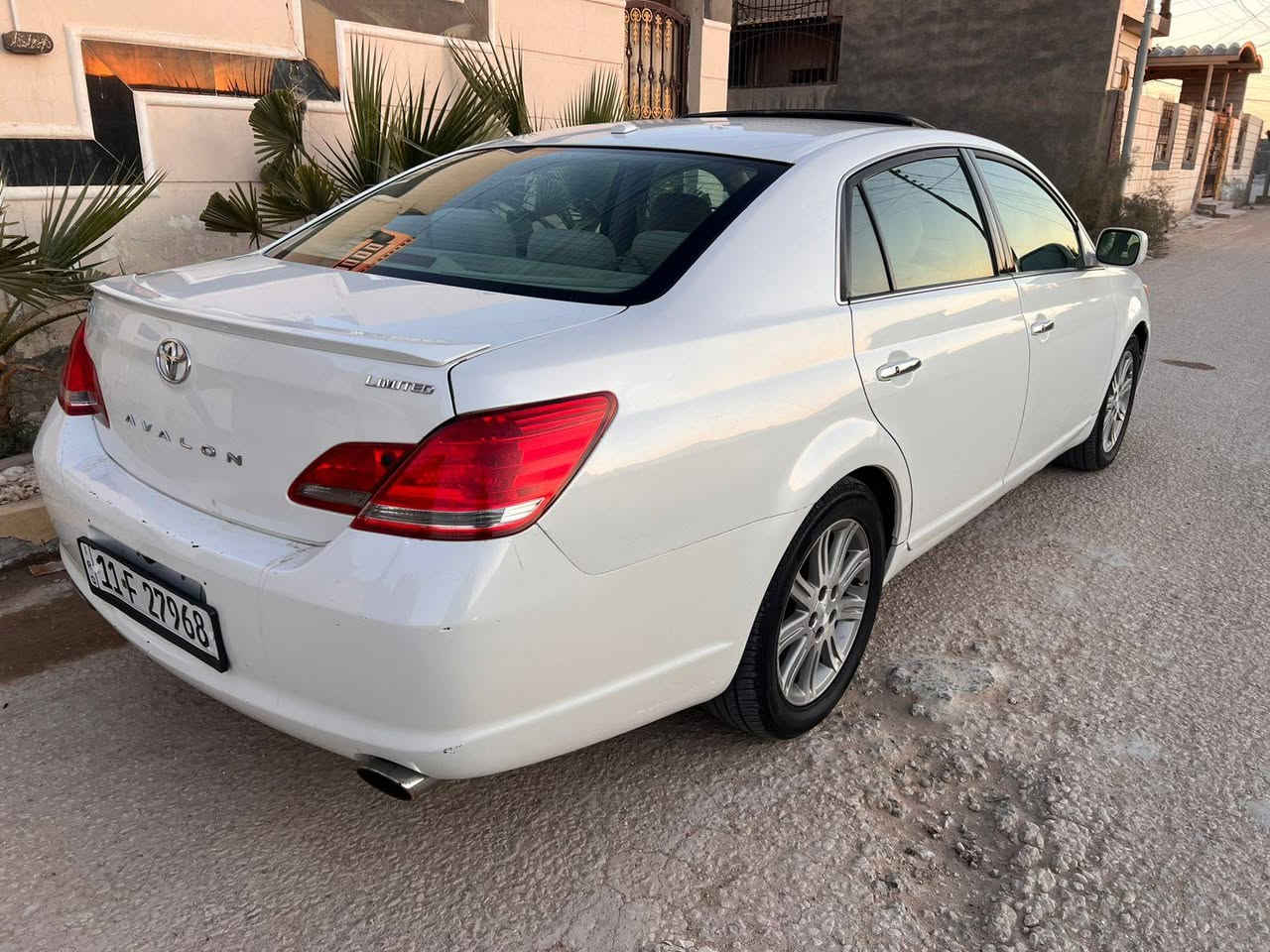 من رخصة الادمن المحترم
تويوتا أفلون 2009 بدون صبغ فول مواصفات 1/1 Limited رقم بغداد بأسمي مكينة گير صدر تخم تاير السيارة جاهزة ونظيفة جداً 
السعر 140 
للاستفسار ***********
