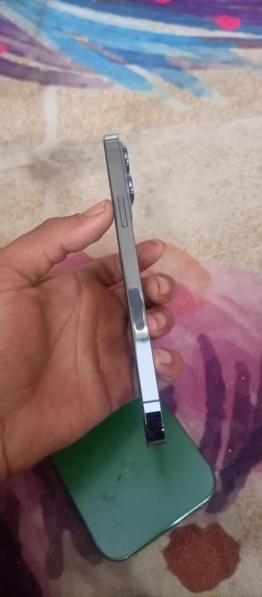 السلام عليكم ايفون 13 pro max ذاكرة 256 بطارية 90 مرفوعة لل 100 أمريكي نموذج m وتر بروف مكفول من الفتح لون بحري سعر 725 قفل رقمي *********** ويا 3 كفرات وشاحنة اصلية كلة شغال ومكفول من الفتح
