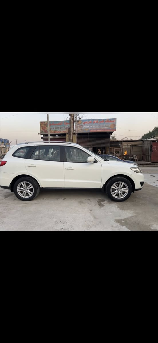 السلام عليكم هيونداي سنتافي
2012 الشركة العامه 
كفاله عامه من كل النواحي عده بارد بلجاملغ مال صدر فقط عدا ذلك كفاله عامه 
مواصفات السنتافي معروفه 
مري شفط 
جام كهرباء 
اشاير مري 
ثلاجه 
تبريد 3 قطع 
7 راكب 
شاشه 
تحكمات ستيرن 
تحكم المري كهرباء 
منضومه زنون 
باقي المواصفات معروفه ✅✅ 
ماشيه 158 كيلو حقيقي 
شرط ترايها مال زيرو 
بانزين كله محسن ودهن كله اصلي نضيفه جدا جدا السياره 
السعر171 وبي مجال للشراي مكاني بغداد المشتل 
للاتصال على الارقام التاليه *********** 
***********
