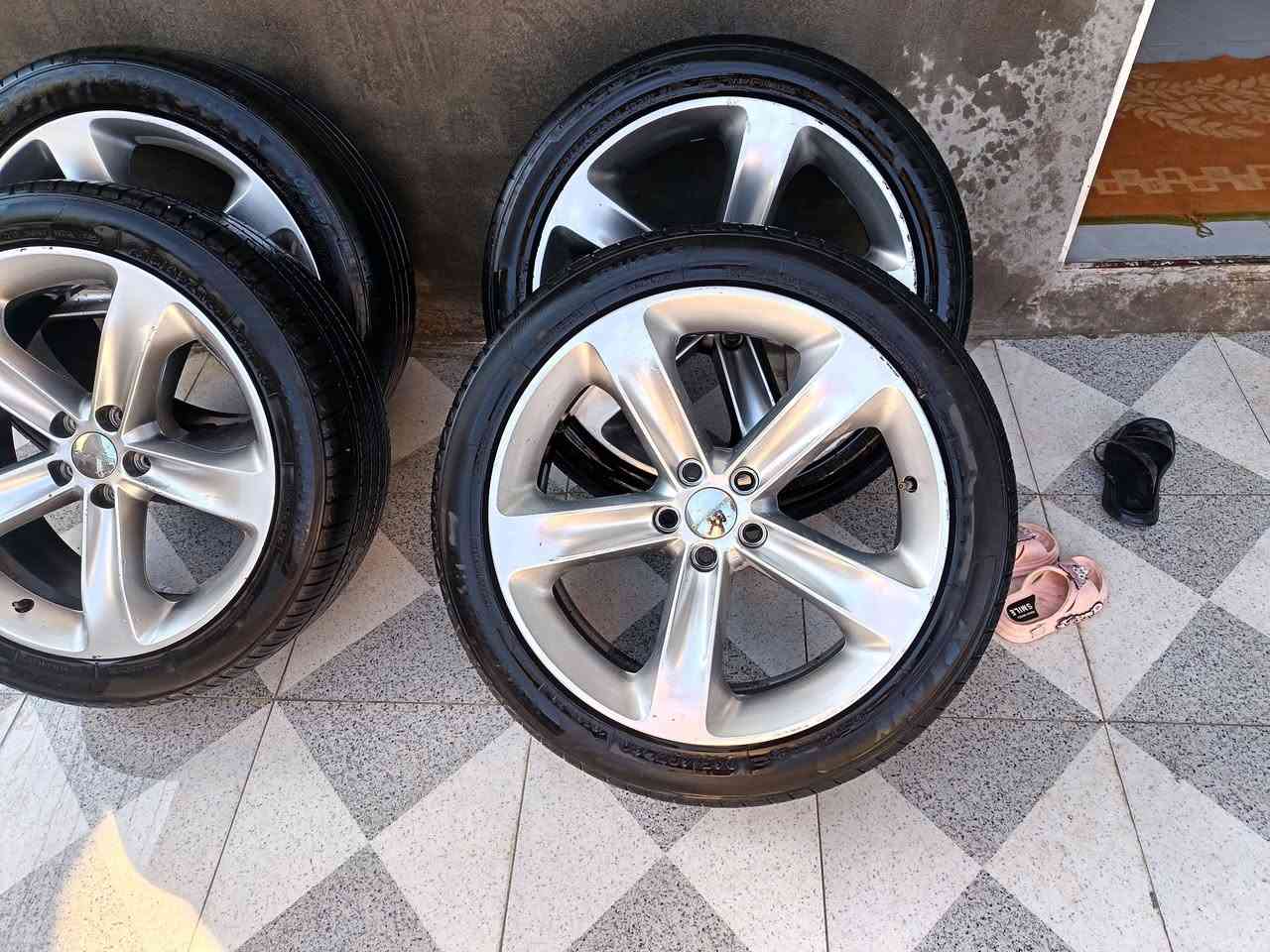 سلام عليكم اخوان تخم ويل  ٢٠ مكسيكي اصلي مال ارتي مكفول من العواجي والتصليح بيه تخم تاير السعر ٣٥٠ قفل المكان ناصريه الرفاعي *********** بيع مستعجل
