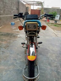 شلونكم شباب عندي موتور اربعه جير للبيع.          07881878039