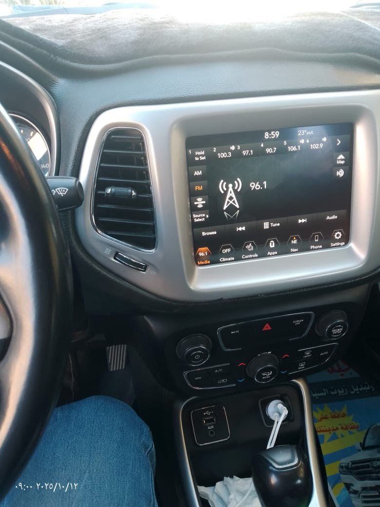 جيب كومباس وارد امريكي 4 سلندر موديل 21 محرك 2400 رقم بصرة دولي الحادث موضح بالصورة السعر 160
***********
