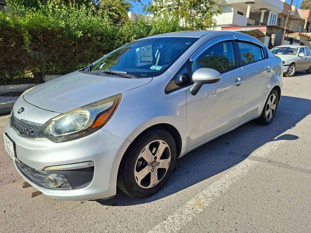 السلام عليكم
-كيا ريو وارد أمريكي 
موديل 2017 
ضرر جاملغ خلفي وبوند صبغ 
بيها بارد بسيط بل صندوق
ممشى السيارة 125 الف ميل 
السيارة جاهزة ما ينقصها شي 
مواصفات السيارة معروفة على موديلها 
مكان السيارة (الموصل)
سعر السيارة (95)$
للتواصل ‭0773 697 0007‬
