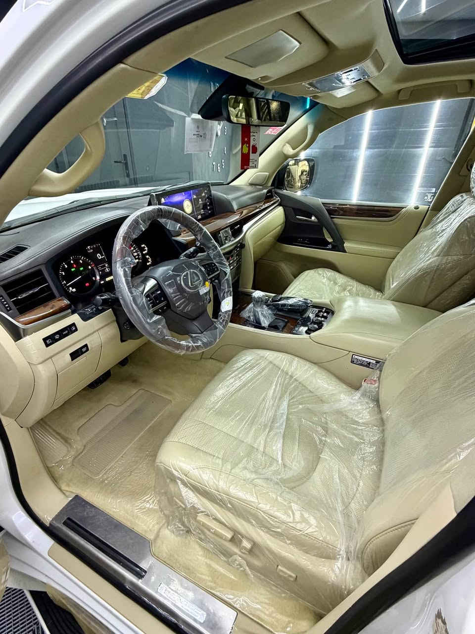 لكزس سبورت 2016  LX 570   برمي
‎مكفولة كفالة عامة من الدعامية إلى الدعامية  
‎بدون صبغ، بدون حوادث، بدون رصعات، بدون حتى خدوش  
‎الدعاميات بدون صبغ، رمل أبيض، لحية بدون صبغ، بقية السيارة بشرط  
                                                                سعر 598
‎ ***********ره قم صاحب     
‎ داخل بيجي بسمطين + + سماعة بيادي موجودة  
‎المسافة المقطوعة:88,000 كلم 

‎فول مواصفات:  
‎- بصمة  
‎- نظام منع الانزلاق  
‎- ورقة البيانات  
‎- كراسي جلد تعمل بالتدفئة والتبريد  
‎- نظام التحكم بالاحتلال  
‎- رأس ديفيد  
‎- 5 كاميرات  
‎- ثلاجة  
‎- زينون  
‎- جلد جاف  
‎- تدفئة وتبريد  
‎- خزينة  
‎- هواء مزدوج  
‎- نظام Eco Sport  
‎- حساسات خلفية  
‎- مرايا كهربائية  
‎- فتحة سقف  
‎- باب خلفي كهربائي  
‎- رادار أمامي  

‎المحرك والقير بحالة ممتازة ولم يتم فتحهما  
‎السيارة نظيفة جدًا، كل شيء يعمل بشكل صحيح  
‎السيارة مؤمنة حتى عام 2029  
‎السيارة باسم المعلن، مع إمكانية التحويل والترخيص  
‎السيارة خالية من الديون، التمويل كامل من جميع النواحي  

‎نظافة السيارة 100%، تم عمل صيانة دورية بانتظام، بدون أي نقص  
‎السيارة ملك للبيت، لا يوجد بها أي نقص، وتحتوي على 4 إطارات جديدة  

‎البيع نقدًا أو تحويل بنكي، مع إمكانية عمل وكالة  
‎السيارة موجودة في السليمانية  
‎رقم صاحب ***********

‎.:: السعر خاص ب رسالة خاص ::. السليمانية, العراق
