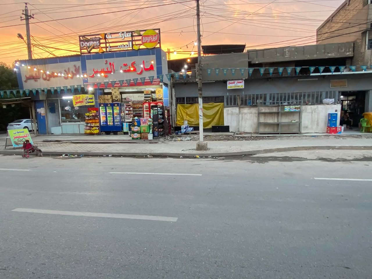 🚨 فرصة استثمارية مميزة – بيع سريع 🚨
🏢 بناية تجارية للبيع وموقع مميز

📍 بغداد – الدورة - شارع ٦٠ مقبل على تطور وانفتاح بعد اكمال الجسر ان شاءلله الرابط بينه وبين الجهة المقابلة

على الشارع الرئيسي (ركن)  زنجيل على ٣ شوارع

📐 المساحة: ٣٤٨ م²

واقع حال / ٤٣٠ م 

📏 الواجهة:  ٢٤ متر

✅  يحتوي على أفران صمون وماركت مميز يفتح ٢٤ ساعة
ومكتب جملة للغذائية

وايضا دار سكني من الخلف 
✅ سند مستقل 

✅ طابو صرف تجاري

✅ فتح بيان جاهز للمشتري

💰 السعر:  ٤ مليون دينار عراقي للمتر وبي مجال

📞 للمهتمين والراغبين بالشراء فقط: مع صاحب العقار مباشر

***********

التفاوض مع المشتري الجاد فقط.
