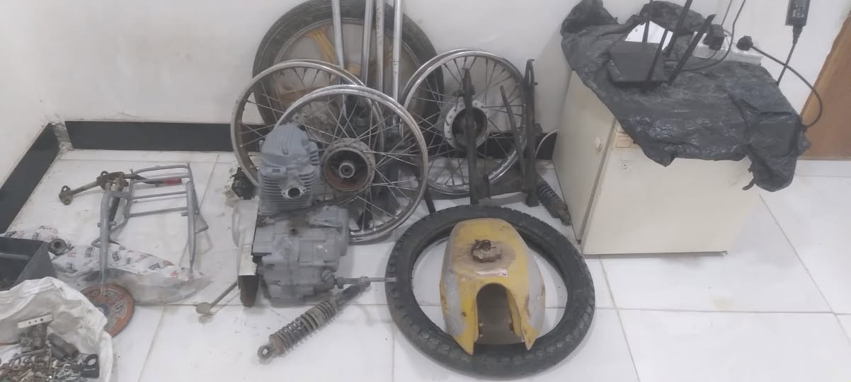 سلام عليكم غراض دراجة كامله بعت شاصي وبقن ذن وياله خلف عدد ٢
تاير ويل كدام كامل ومنفوخ
ومكينه شغاله لاتنقص ولادخن   مكاني بصره شعيبة سعر ٦٠ الف قفل 
رقم الهاتف ***********
رقم وتساب *********** س
