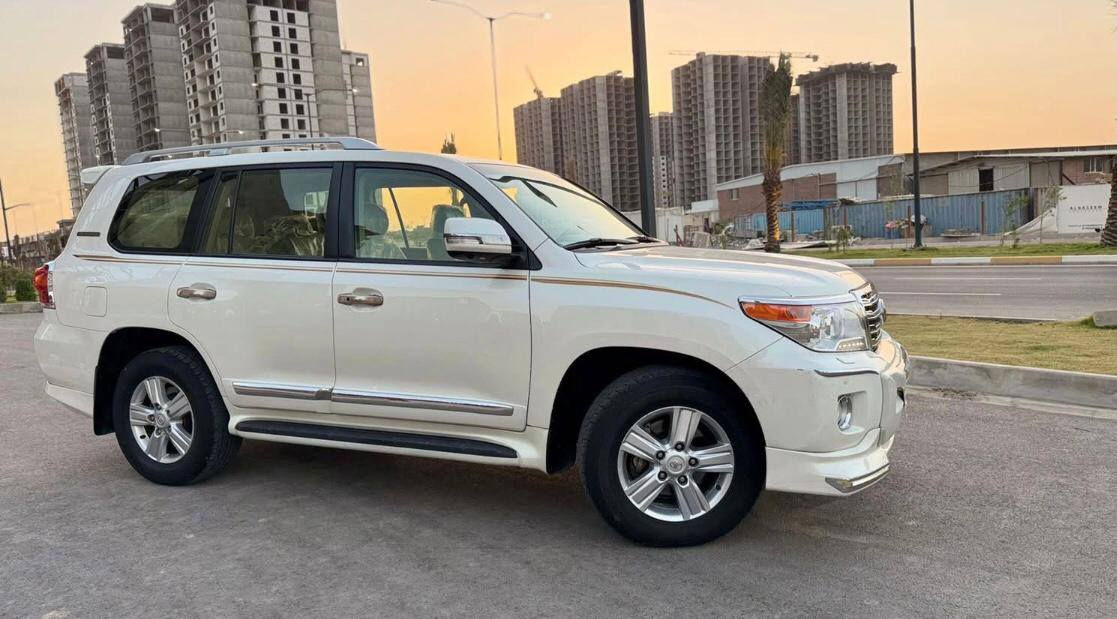 السلام عليكم
لاندكروز ابريم اصل علامه الذهبيه
موديل 2015
رقم بغداد 
سياره فول موصفات
ماشيه 79 كيلو حقيقي
سياره على وضع الشركه ابلاديه
سيارة جديده جداً
 سياره مكفوله
سياره عليها ادامه من شركة ساز
6 سلندر
حساسات امامي + خلفي
4 كامرات
نظام ترحيب 
كشنات جلد
بصمه
يدات ذهبيه
فتحه سقف
ثلاجه
داخل صاج
كشن كهربائيه
تحكم استيرن
بأسمي سياره عنوان بغداد الدورة
السعر 440 
***********
