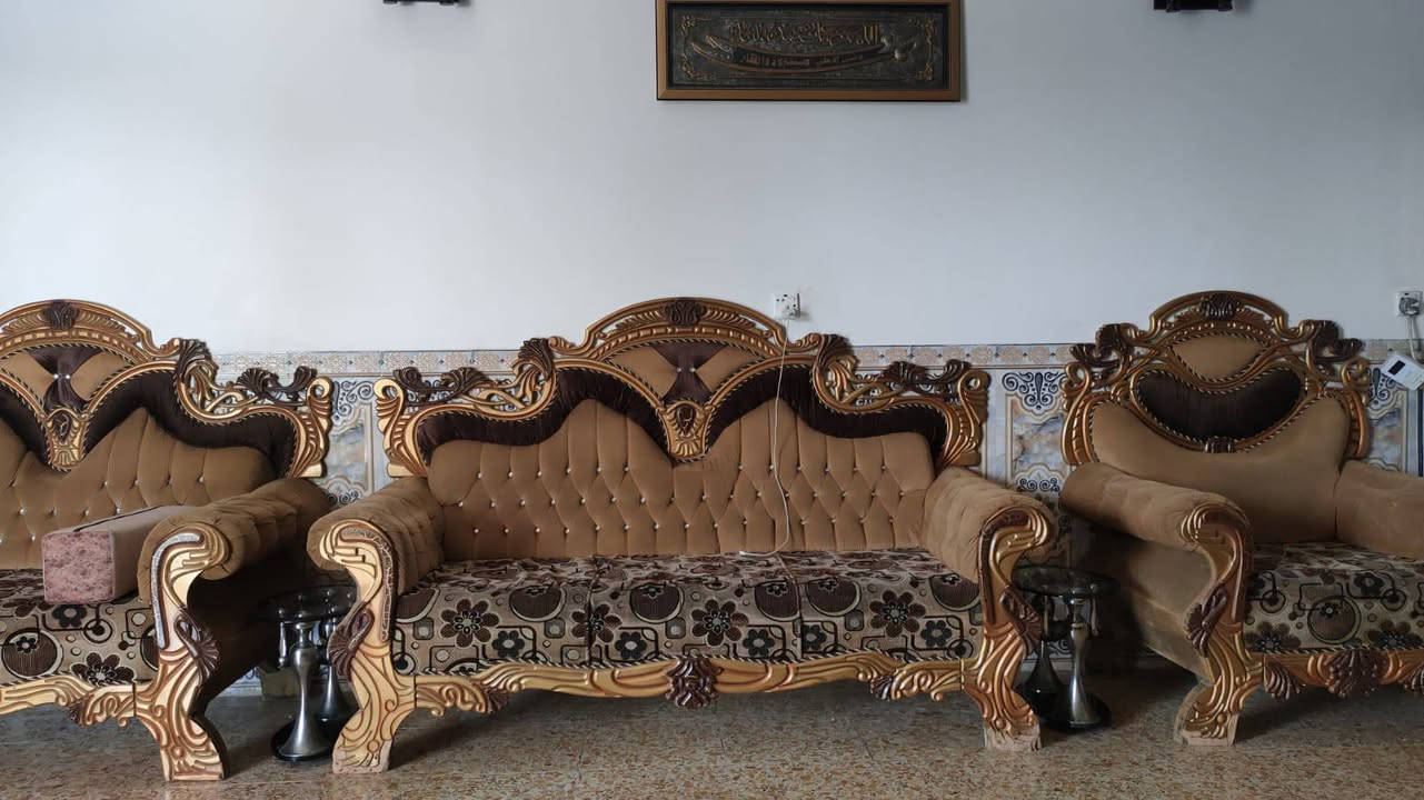 السلام عليكم
تخم للبيع عشر مقاعد مع طبلات سعره 400 الف وبي مجال قليل الي يشتري، عنوان بغداد، شاطئ التاجي 
رقم ***********
