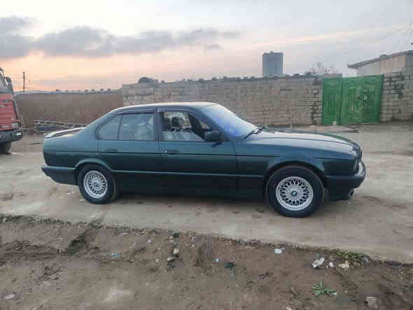 السلام عليكم ورحمة الله وبركاته 
للبيع بي ام (530) محرك (8)اصل
كير محرك شرط تتبريد تدفه وظعيت شركه  كشنات جلت كهرب سلايت ثلاث طكات
طخم تاير جديد طخمها جديد
(موديل 92)  رقم نينوى جديد
شرط التحويل العنوان موصل اخوكم ابوثامر مكلف السعر (70)
وبي مجال شي قليل للاستفسار التصال على الأرقام
(***********) ☎️
(***********) ☎️
