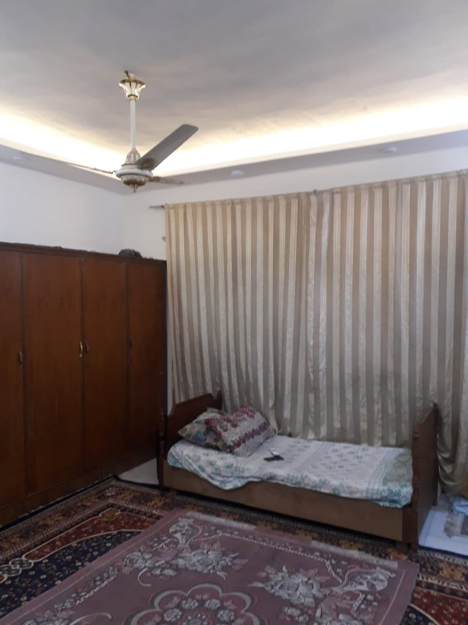 دار للبيع
المساحه 100م 

الوجه 5نزال 20 بناء حديث 

يحتوي على مدخلين 

صاله ومطبخ وخدمات 

وثلاث غرف نوم 🛌 العنوان شهداء البياع 

قرب جامع معاذ ابن جبل

الاستفسار ***********
