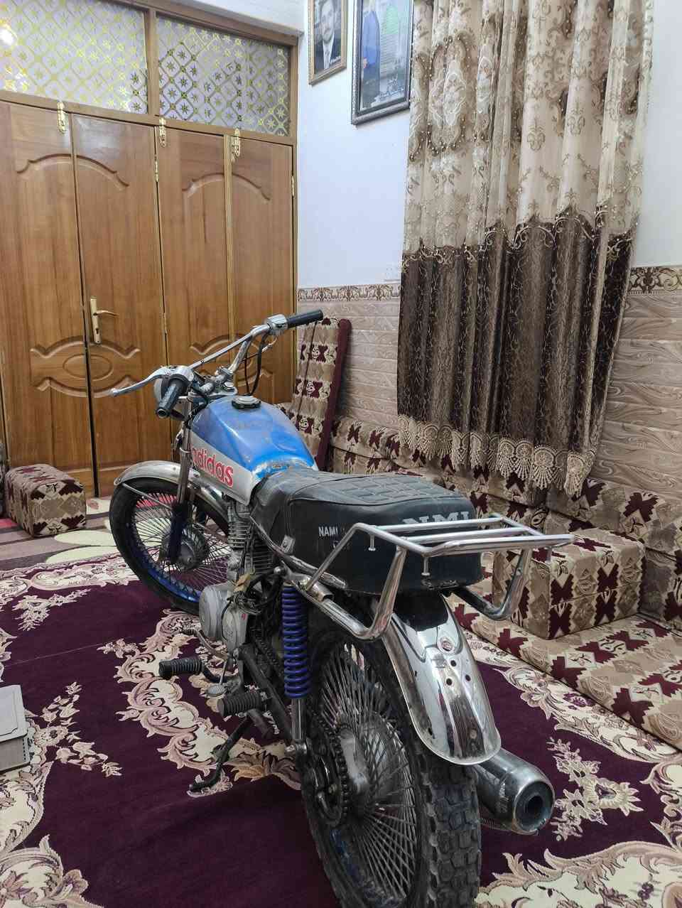 السلام عليكم دراجه اربعه كير كلك للبيع غراض ارشه مكينه ما شاء الله شلعه ومعدل لا تنقيص لا تبخير  الدراجه كامله لايت وضفيره عوزهه بس باتري سعر الدراجه 290 الف قفل المكان نجف رقم ***********
