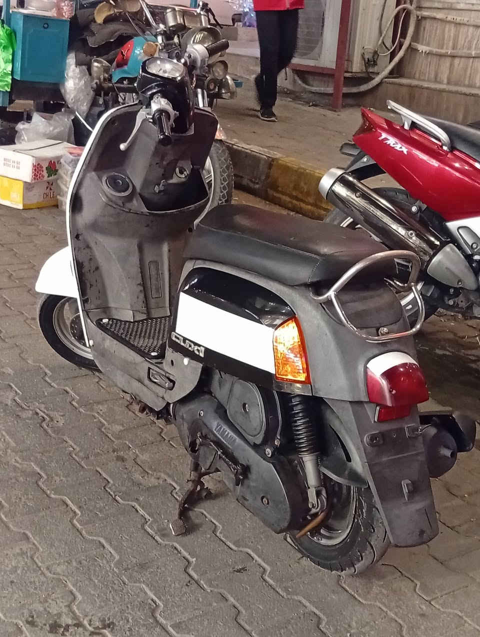 السلام عليكم بوليسي موديل2007🛵
كابريتر كفاله عامه
 بلادي وصل معرض موجود مامفتوح 
برغي بيهه شرط الفحص مال جناي
🤑 سعره 850ابيه مجال   مكاني كربلا شراي ***********
