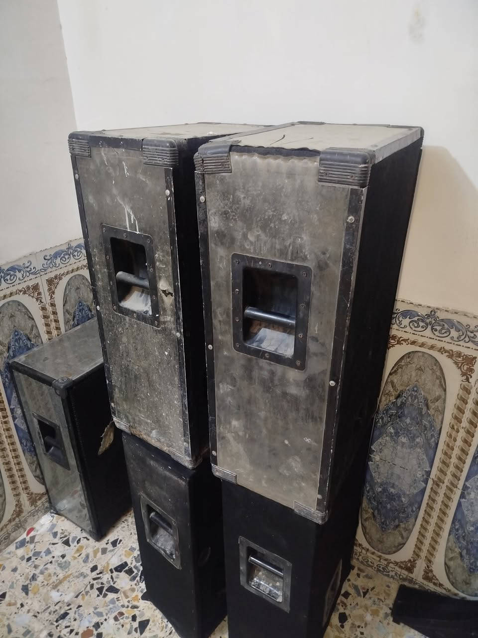 3 ازواج كفرات 
هذ وضعهن كدام عينك 
قيم وتدلل
***********
