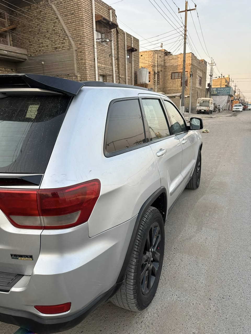 سلام عليكم
جيب شيروگي موديل 2011  
سياره نضيفه مال جني تخم تاير 
وحداديه جديده و تبريد-تدفئه ويه سويج 
باتري جديد محركه 6 
سعر // 140 وبيهة مجال بسيط 

ملاحضه // سياره داخله كلين بدون ضرر فقط صبغ 3 قطع بدون فتح وبدون معجون شرط سونار 

عنوان // ميسان مركز المدينه 
رقمي //***********
